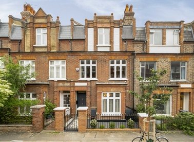 Properties for sale in Lisburne Road - NW3 2NR view1