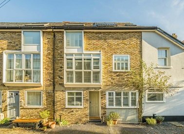 Properties for sale in Lonsdale Mews - TW9 3NH view1