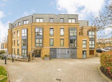 Properties for sale in Loxford Gardens - N5 1FX view1