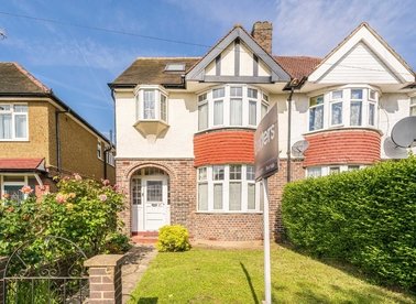 Properties for sale in Lyncroft Gardens - TW3 2QU view1