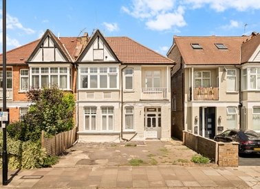 Properties for sale in Lynton Road - W3 9HN view1