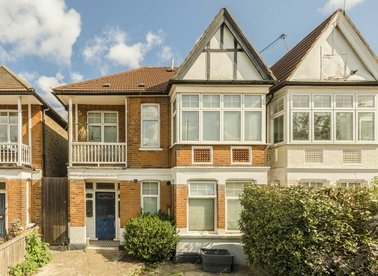 Properties for sale in Lynton Road - W3 9HN view1