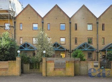 Properties for sale in Mace Close - E1W 2JX view1