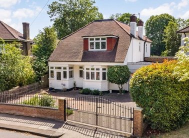Properties for sale in Manor Gardens - TW12 2TX view1