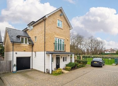 Properties for sale in Marbaix Gardens - TW7 4FD view1