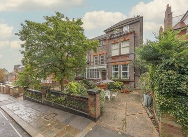 Properties for sale in Maresfield Gardens - NW3 5TE view1