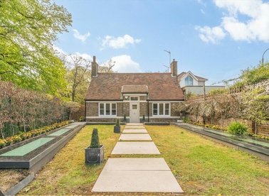 Properties for sale in Margravine Gardens - W6 8RL view1