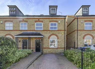 Properties for sale in Marlborough Road - SW19 2HG view1