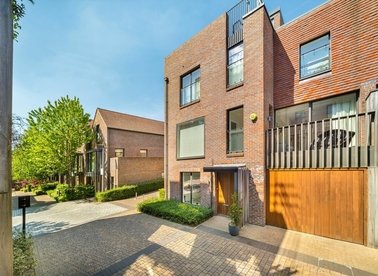 Marwood Square, London, N10