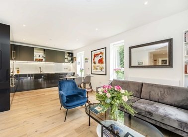 Properties for sale in Mary Neuner Road - N8 0EW view1