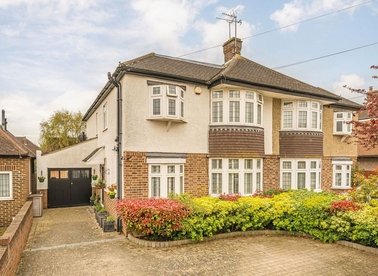 Properties for sale in Matlock Way - KT3 3AT view1