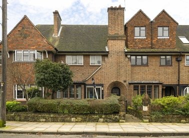 Properties for sale in Meynell Gardens - E9 7AT view1