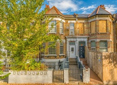 Properties for sale in Mildenhall Road - E5 0RT view1
