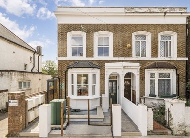 Properties for sale in Mill Hill Road - W3 8JF view1