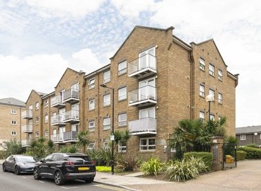 Properties for sale in Millennium Drive - E14 3GB view1