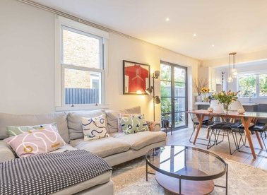 Properties for sale in Moring Road - SW17 8DL view1