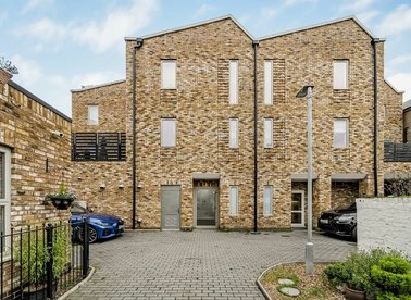 Properties for sale in Morshead Yard - TW12 2EU view1