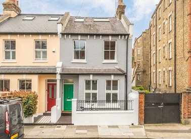 Properties for sale in Musard Road - W6 8NR view1
