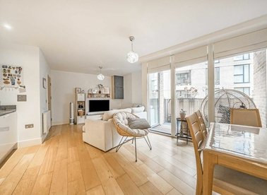 Properties for sale in Narrowboat Avenue - TW8 8FD view1