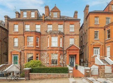 Properties for sale in Netherhall Gardens - NW3 5RL view1