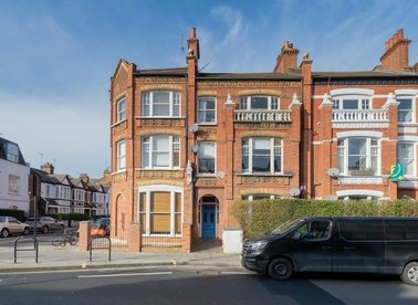 Properties for sale in New Kings Road - SW6 4NE view1