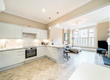 Properties for sale in New Kings Road - SW6 4NE view1