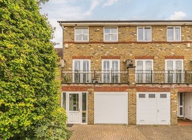 Properties for sale in Northweald Lane - KT2 5GL view1