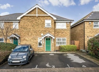 Properties for sale in Nursery Gardens - TW12 3ES view1