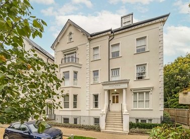 Properties for sale in Oak Hill Road - KT6 6EZ view1