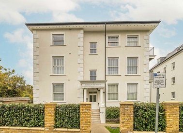 Properties for sale in Oak Hill Road - KT6 6EZ view1