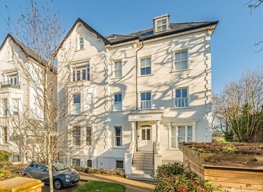 Properties for sale in Oak Hill Road - KT6 6FB view1