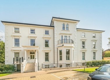 Properties for sale in Oak Hill - KT6 6ES view1