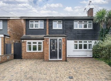 Properties for sale in Oakhall Drive - TW16 7LG view1