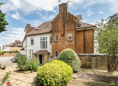 Properties for sale in Oakleigh Avenue - N20 9JD view1