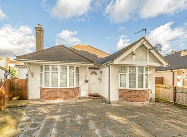 Properties for sale in Oakleigh Avenue - KT6 7PY view1