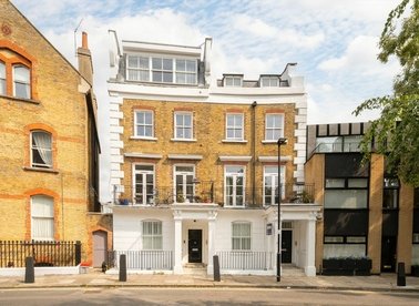 Properties for sale in Oakley Crescent - EC1V 1AB view1