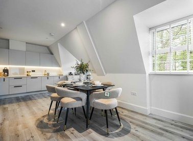 Properties for sale in Oatlands Drive - KT13 9JL view1