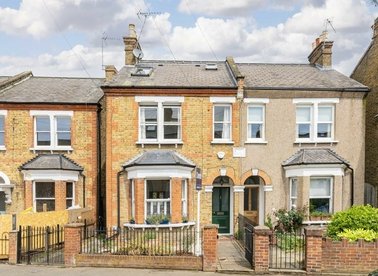 Properties for sale in Oldfield Road - TW12 2AE view1