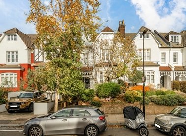 Onslow Gardens, London, N10
