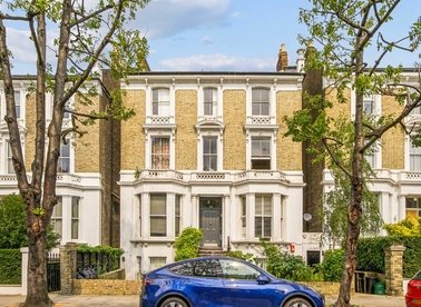 Properties for sale in Oxford Gardens - W10 5UW view1