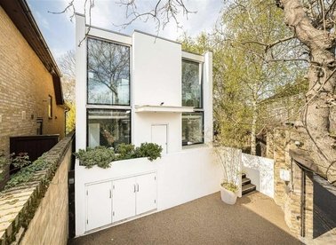 Properties for sale in Paragon Place - SE3 0SP view1