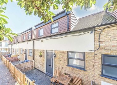 Properties for sale in Park Avenue Mews - CR4 2FG view1