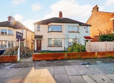 Properties for sale in Park Road - NW4 3PS view1