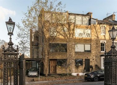 Properties for sale in Park Row - SE10 9NG view1