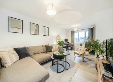 Properties for sale in Peartree Avenue - SW17 0JG view1