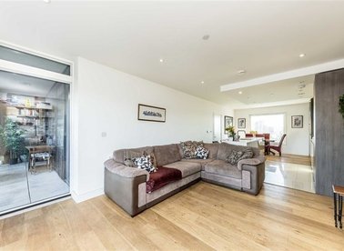 Properties for sale in Peartree Way - SE10 0GX view1