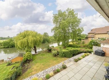 Properties for sale in Pelhams Walk - KT10 8QA view1