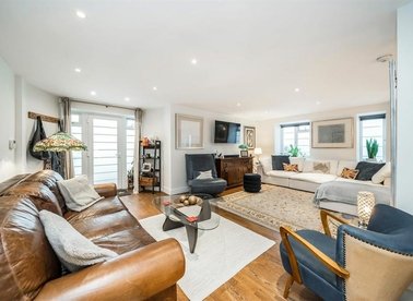 Properties for sale in Pembroke Road - W8 6DF view1