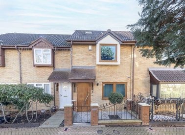 Properties sold in Pendragon Walk - NW9 7RR view1