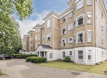 Properties for sale in Penners Gardens - KT6 6LG view1